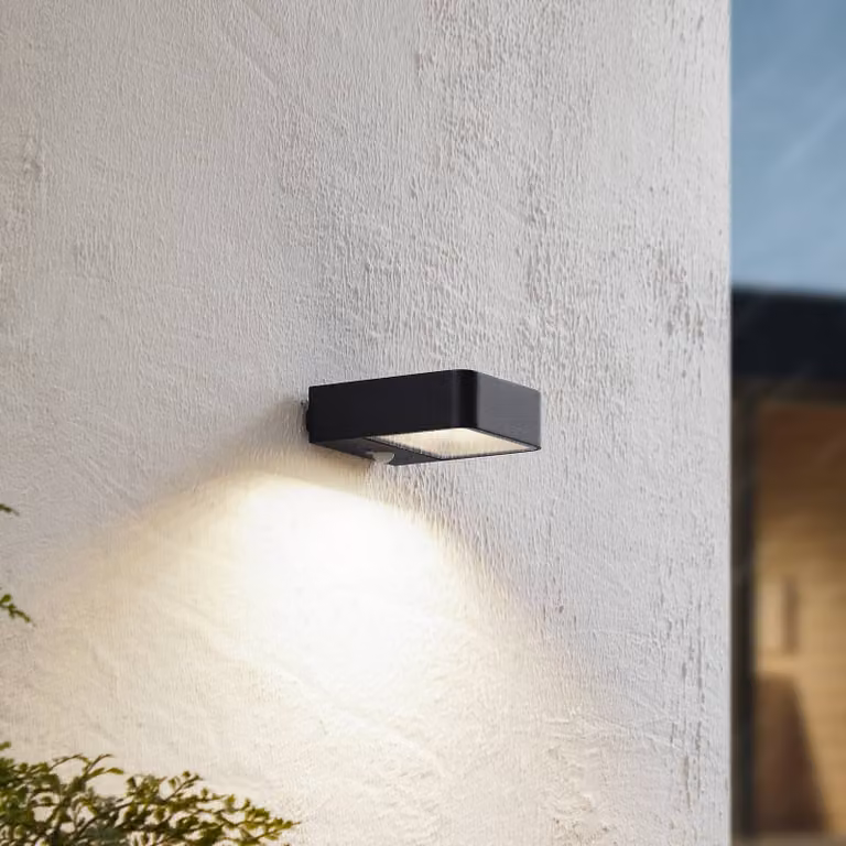 Lampada da parete solare a LED Lucande Dava, altezza 5 cm, alluminio, sensore Dava, Nero, Alluminio, Moderno, Lampada solare da esterni
