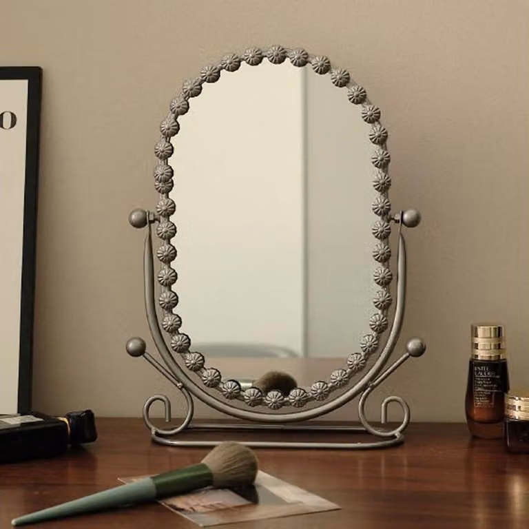 Specchio da tavolo ovale con base, cornice in metallo, colore argento, dimensioni 15,5x25,5 cm
