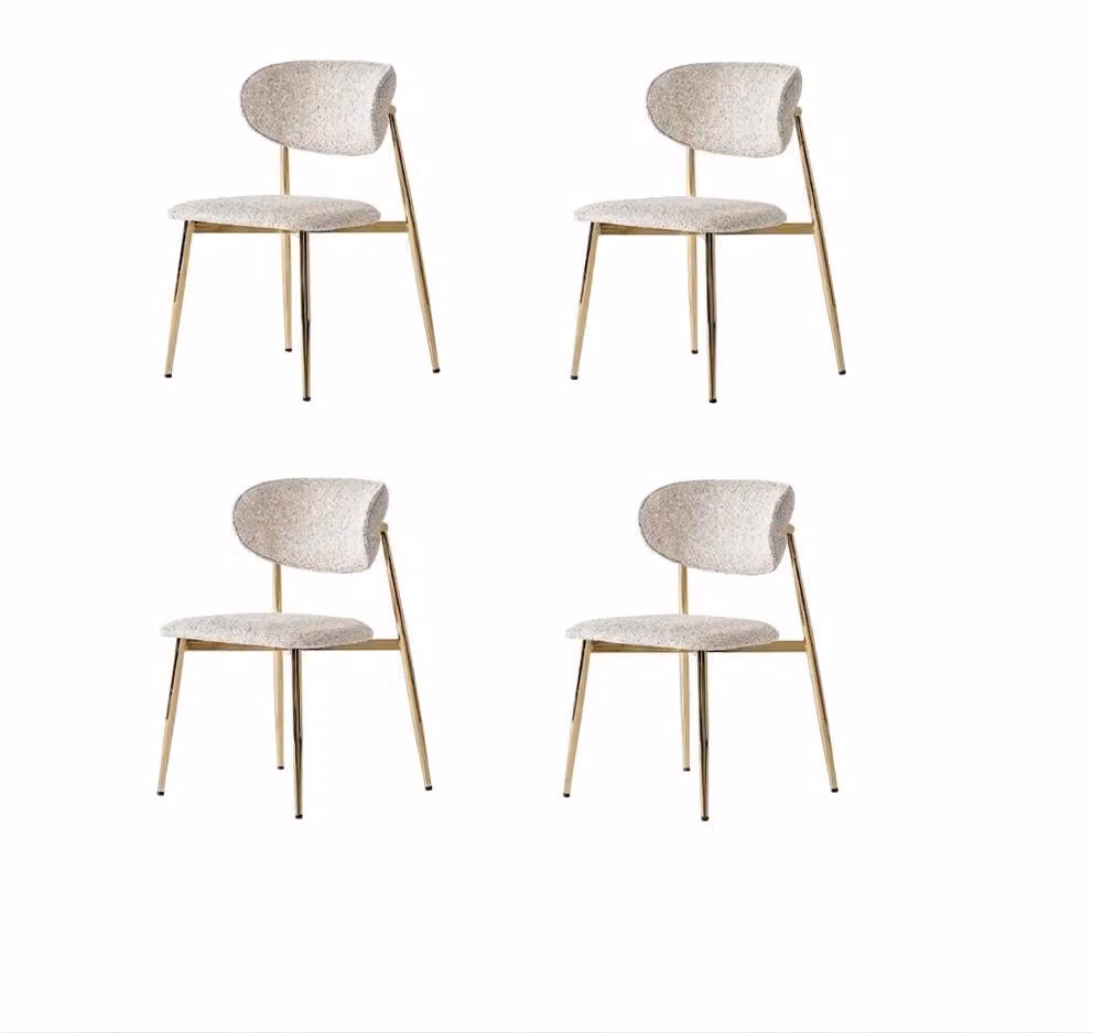 Set di 4 sedie beige, comode e morbide, in tessuto, stile moderno con elementi dorati