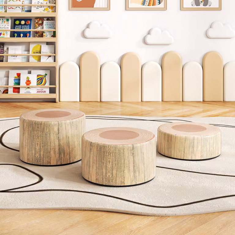 Set di 3 sgabelli rotondi Costway con stampa legno effetto ceppo naturale, sedute in tessuto marrone per bambini e asilo