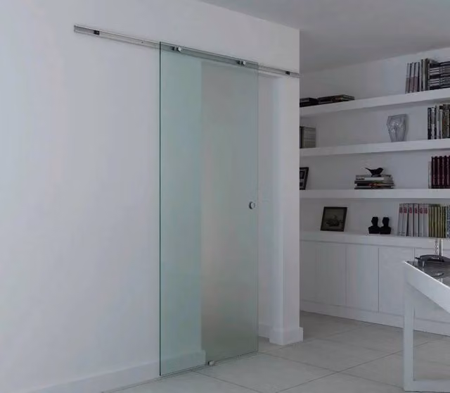 Porta scorrevole in vetro trasparente con binario in alluminio stile minimalista L: 113 cm, H: 215 cm, P: 8 cm