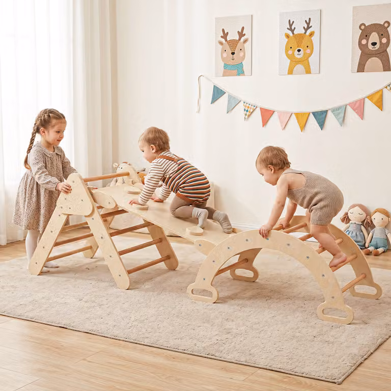 Set Montessori da arrampicata Costway in legno con scala a triangolo pieghevole, arco e cuscino rimovibile, colore naturale