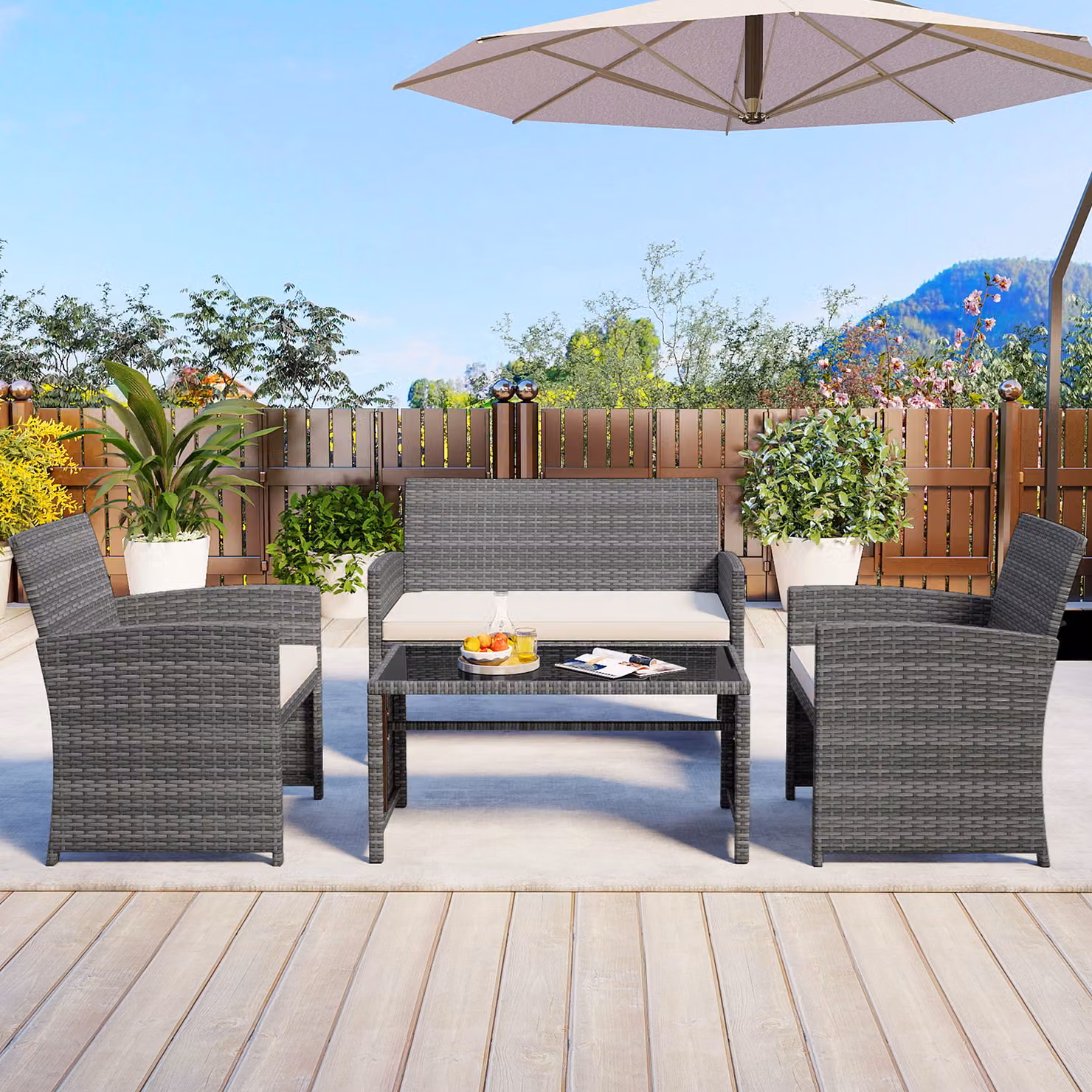 Set conversazione da esterno Outsunny in rattan bianco con cuscini e tavolino in vetro temperato per giardino, terrazzo o balcone