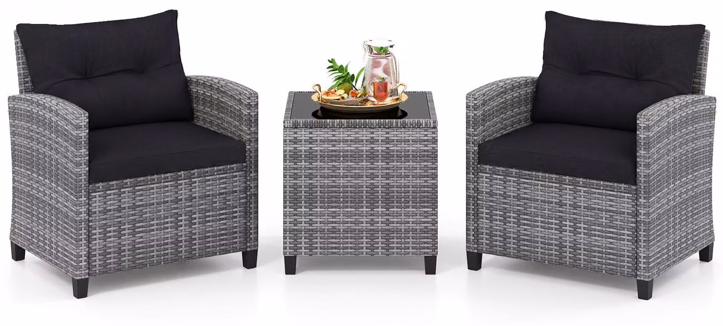 Set di mobili da giardino COSTWAY in rattan sintetico, composto da 3 pezzi. Include 2 poltrone, cuscini e un tavolo con piano in vetro temperato. Set da salotto resistente alle intemperie, ideale per 2 persone, perfetto per balconi