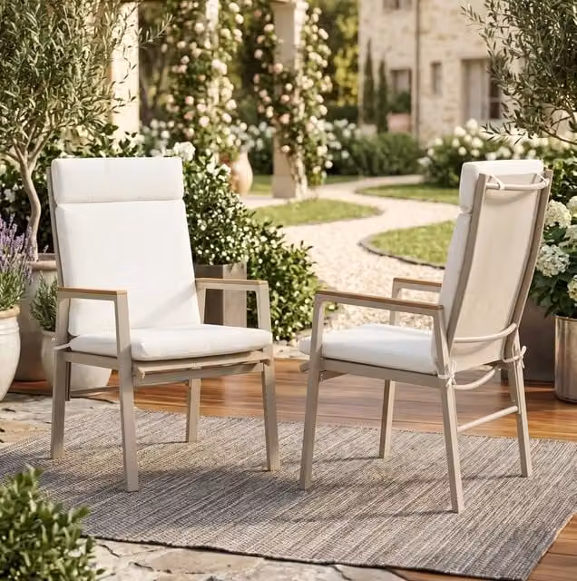 Set di 2 sedie da giardino ULEVR con braccioli in legno-plastica, seduta in Textilene imbottita, beige