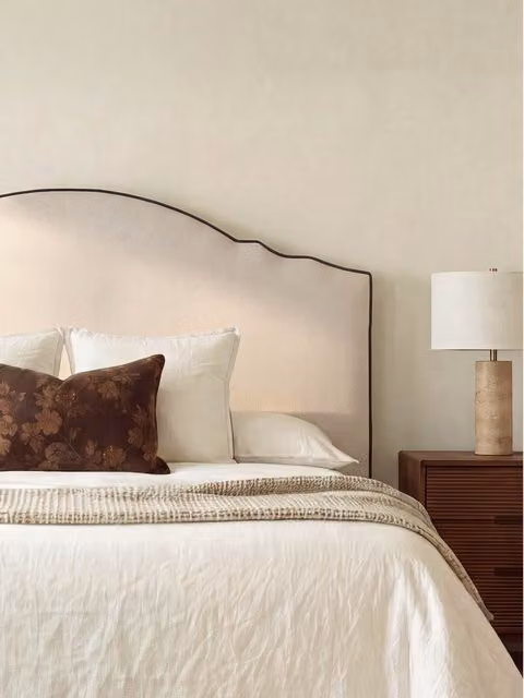 Testiera imbottita Silhouette Kenay Home beige con bordino nero