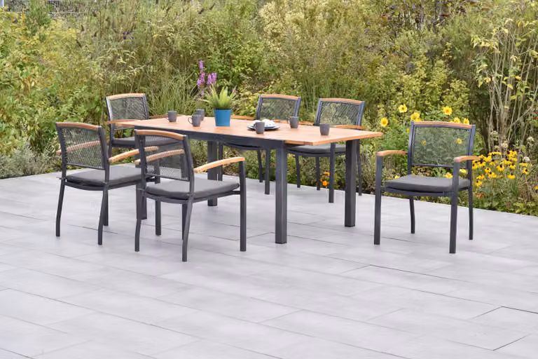Set di mobili da giardino Merxx Tilos, 13 pezzi, 6 sedie impilabili con cuscini inclusi, tavolo allungabile 150 (200) x 90 cm – Alluminio/Acacia