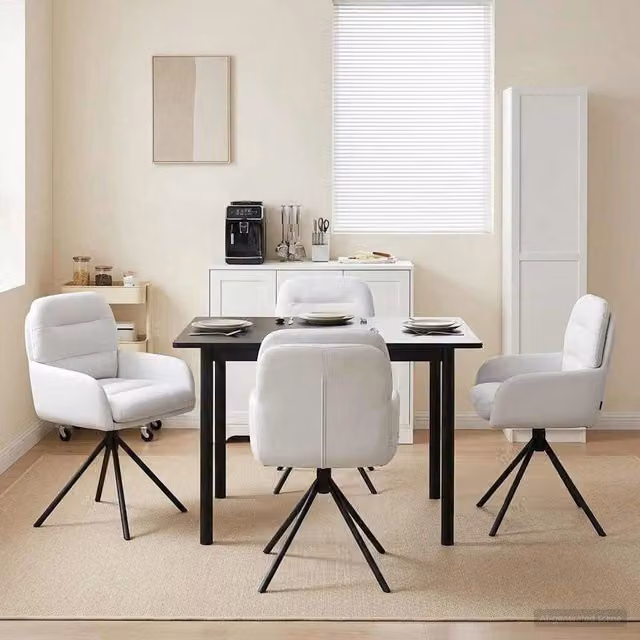 Set di 4 sedie da pranzo girevoli vidaXL in similpelle bianco con braccioli e ruote – 1