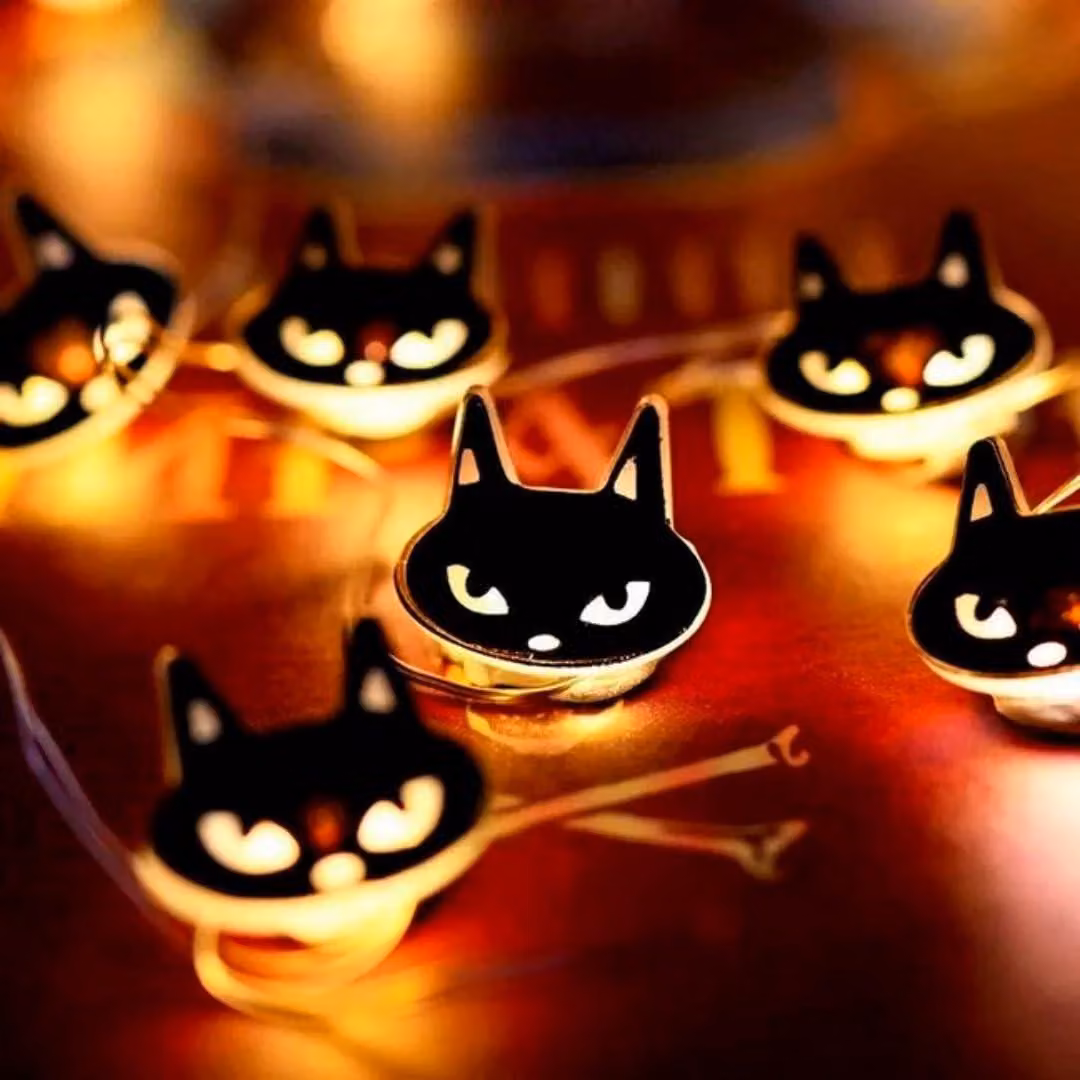 Catena luminosa con 30 LED a forma di teste di gatto nere, alimentata a batteria, lunghezza 3 metri
