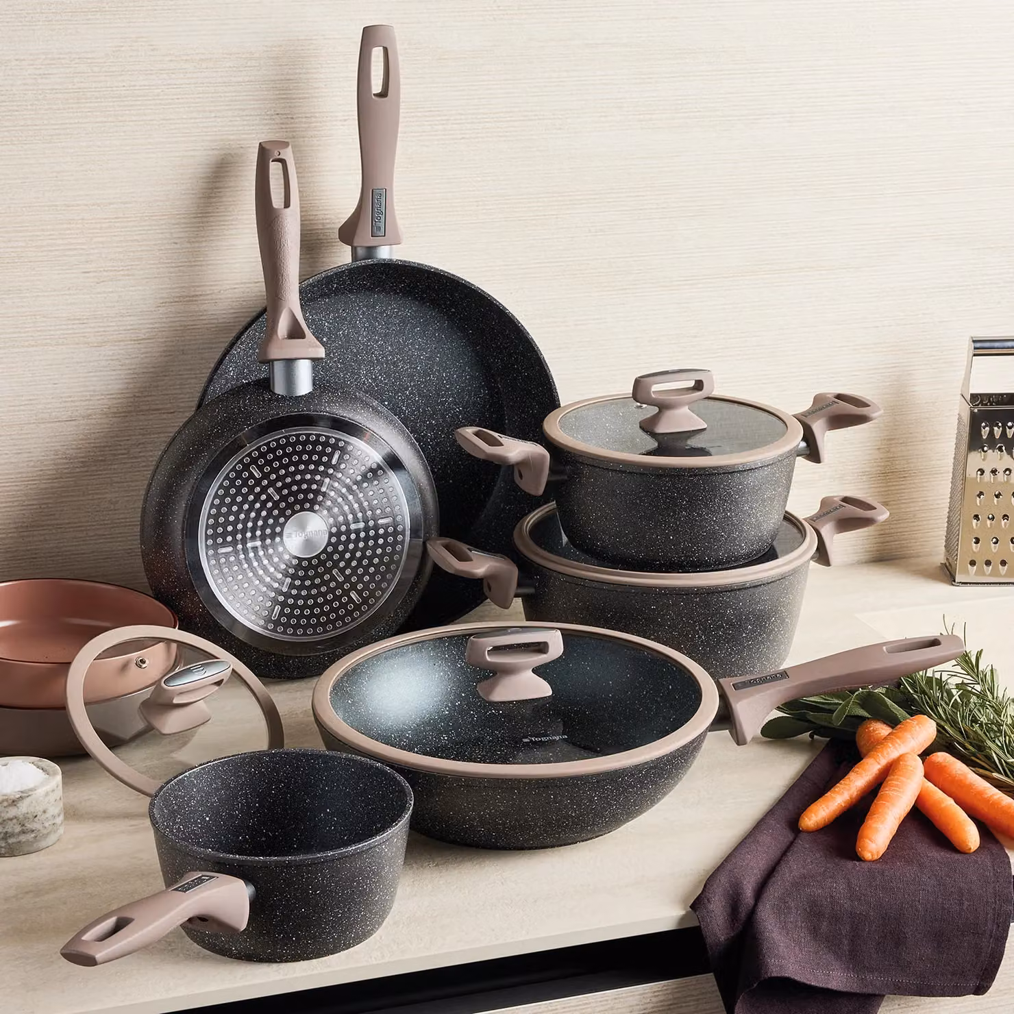 Set di pentole e padelle Tognana Class Stone in alluminio forgiato con rivestimento antiaderico effetto pietra, 8 pezzi, colore grigio – 2