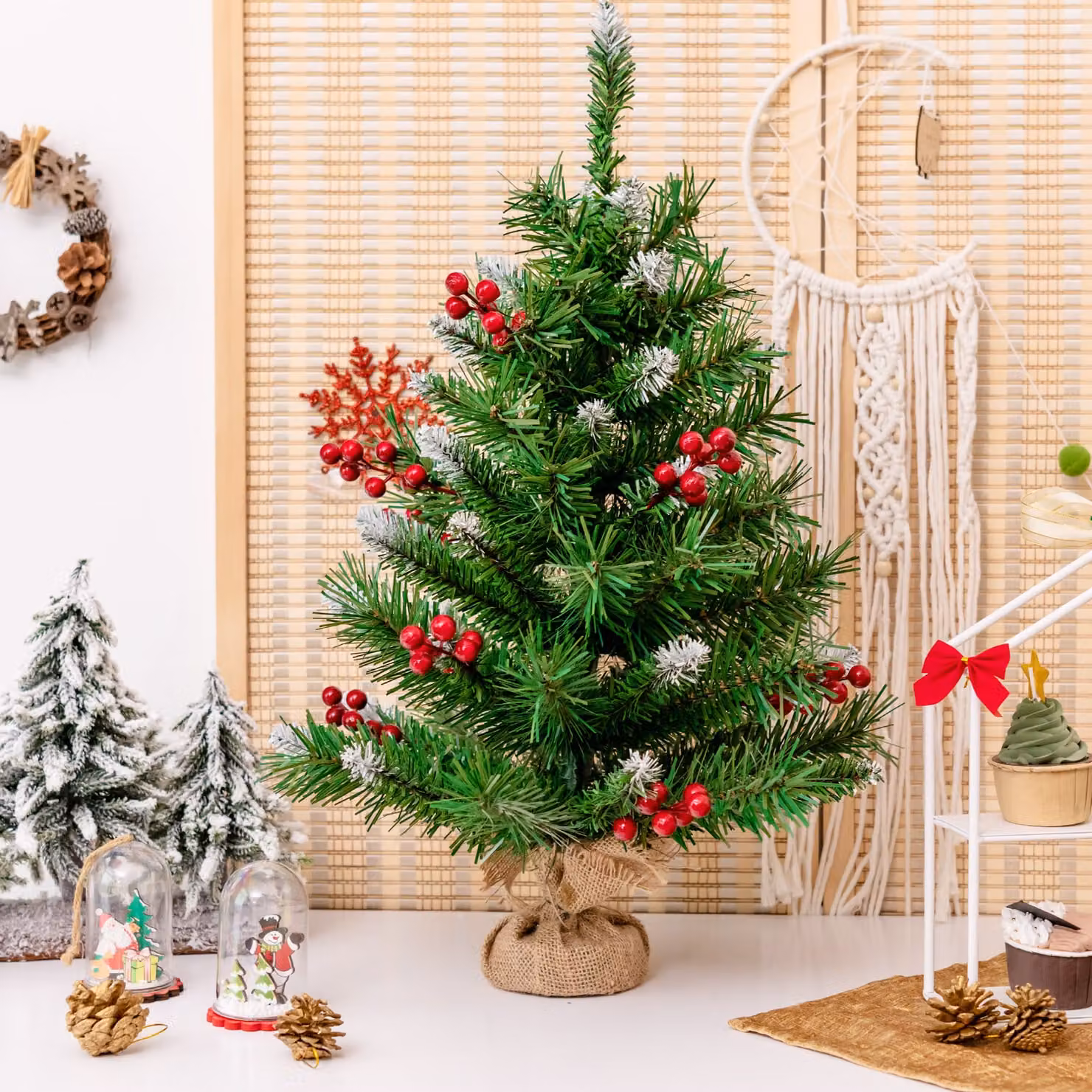 COSTWAY 60cm piccolo albero di Natale, mini albero di Natale con 76/108 rami, bacche rosse e base, albero di Natale artificiale da tavolo per l'ufficio di casa