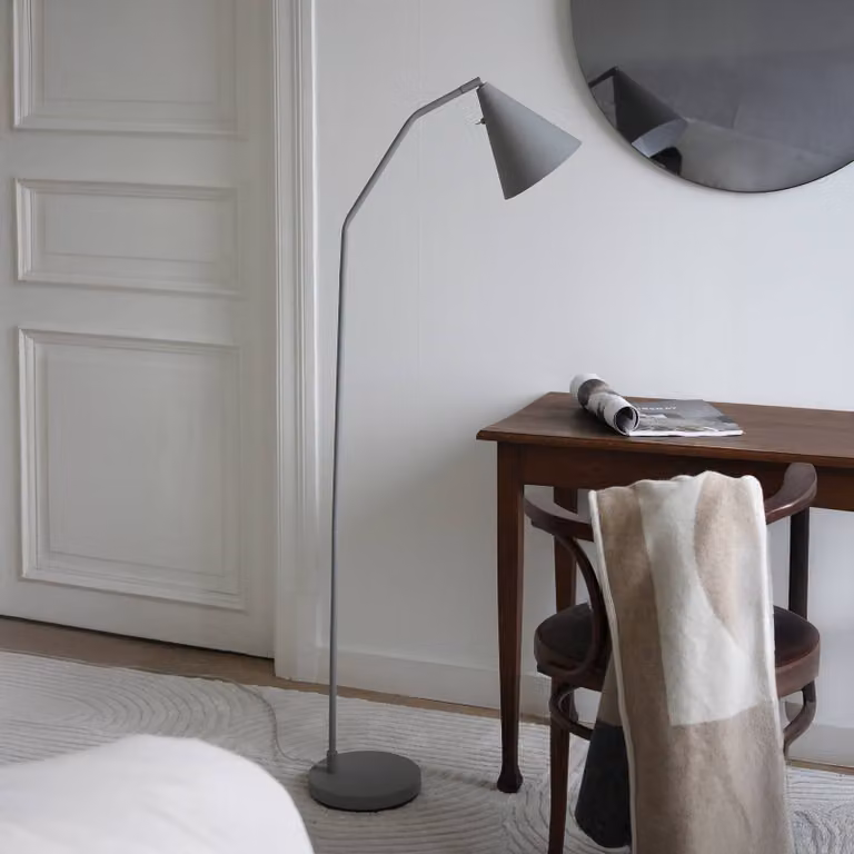 Markslöjd Lampada da terra a LED Funil, dimmerabile, Alluminio / Grigio / Zincato, Soggiorno / Sala da pranzo, Metallo, Moderno, Lampada LED da terra