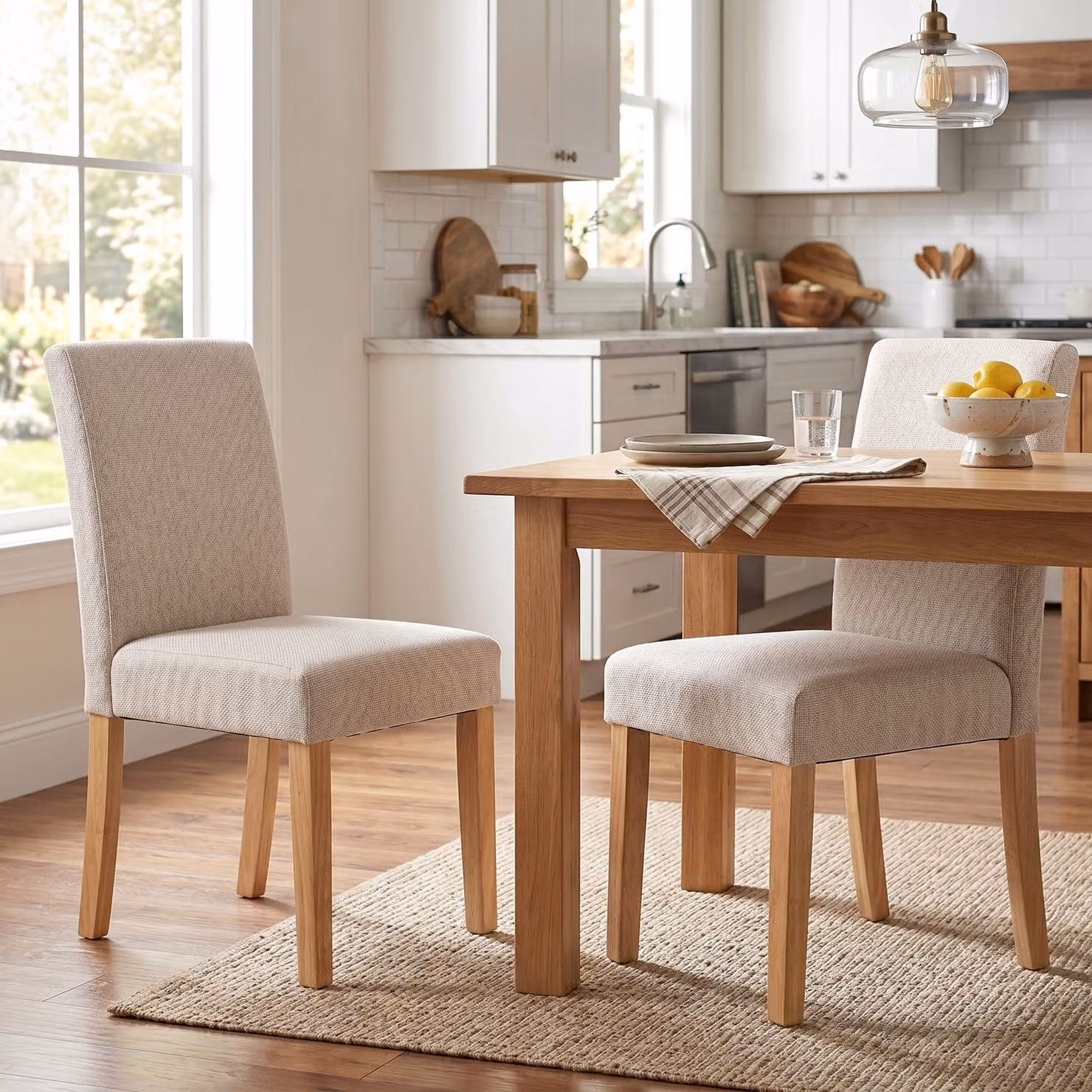 Set di 2 sedie da pranzo moderne HOMCOM con seduta e schienale imbottiti, gambe in legno di gomma, L: 56 cm, P: 46 cm, H: 88 cm, colore beige – 2