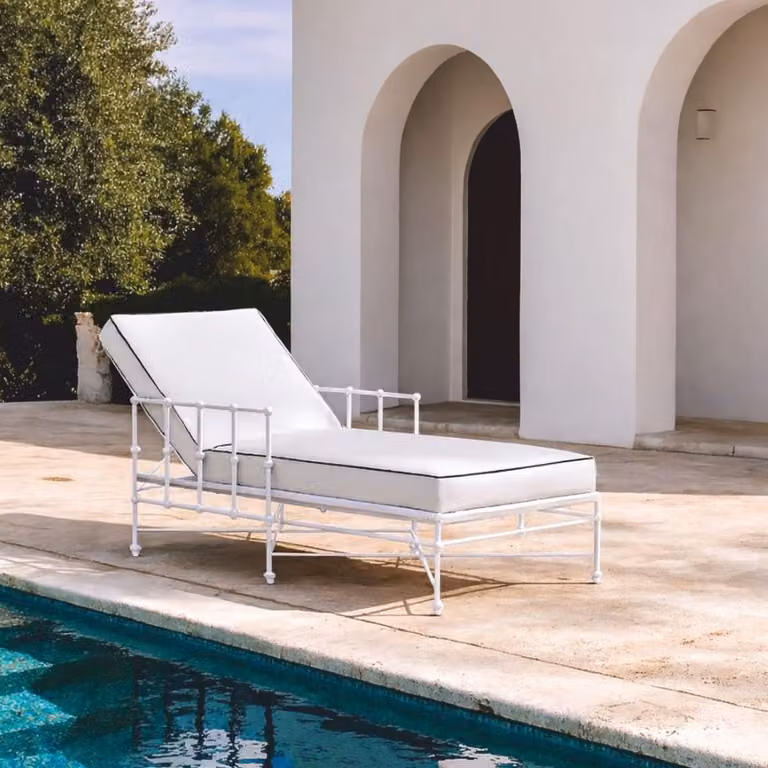 Casa Padrino: lettino da giardino con braccioli, bianco, 190 cm - Arredamento per hotel e giardini