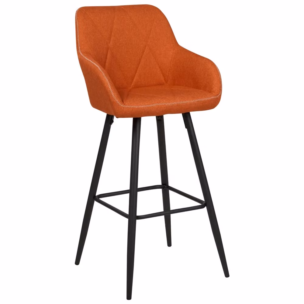 Set di 2 Sgabelli Bar Beliani in Tessuto Arancione con Braccioli e Schienale Trapuntato e Gambe in Metallo Nero – 2