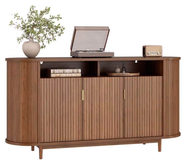 Moonbite, mobiletto buffet a 3 ante, larghezza 140 cm, mobile da pranzo con frontale a listelli verticali, bordi arrotondati, gambe in pino, pannello MDF e pannello truciolare, finitura noce