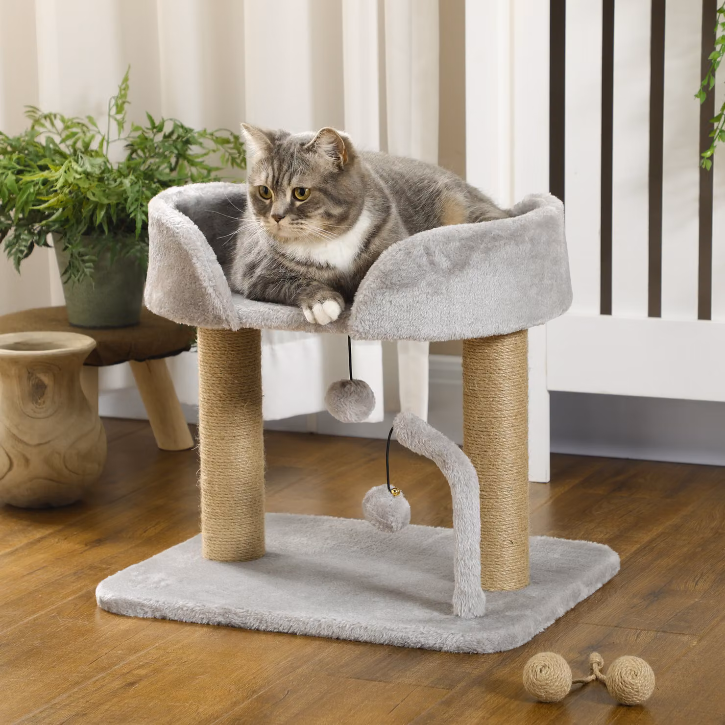 Albero per gatti PawHut con tiragraffi in juta, lettino e palline, Grigio, L 48 cm x P 38 cm x H 42 cm – 2
