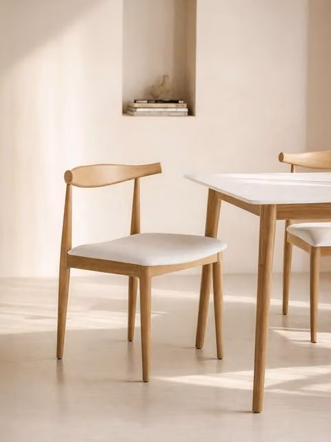 Sedia Vie in legno massello naturale con rivestimento in tessuto beige Kenay Home