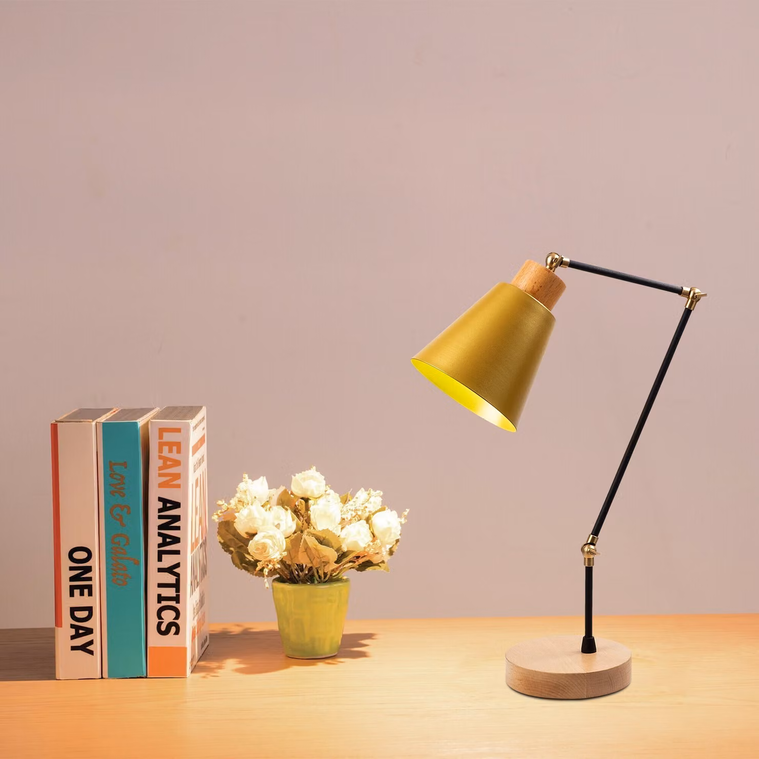 Opviq, lampada da tavolo industriale con struttura in metallo, base in legno, Ø 14 cm, altezza 52 cm, attacco E27, max. 40 W, cavo da 200 cm, IP20, oro | Design elegante per ambienti moderni.