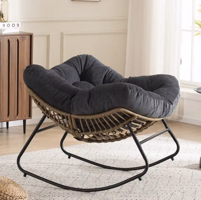 Poltrona a dondolo 91x102.5x77 cm con seduta avvolgente in ciniglia grigio chiaro