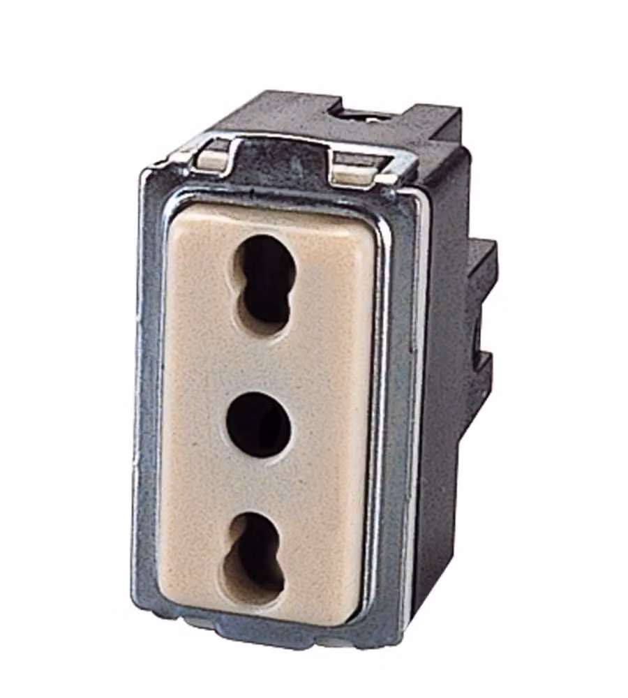 Poly Pool Frutto presa bivalente avorio 10/16A 2P+T antiurto 250V
