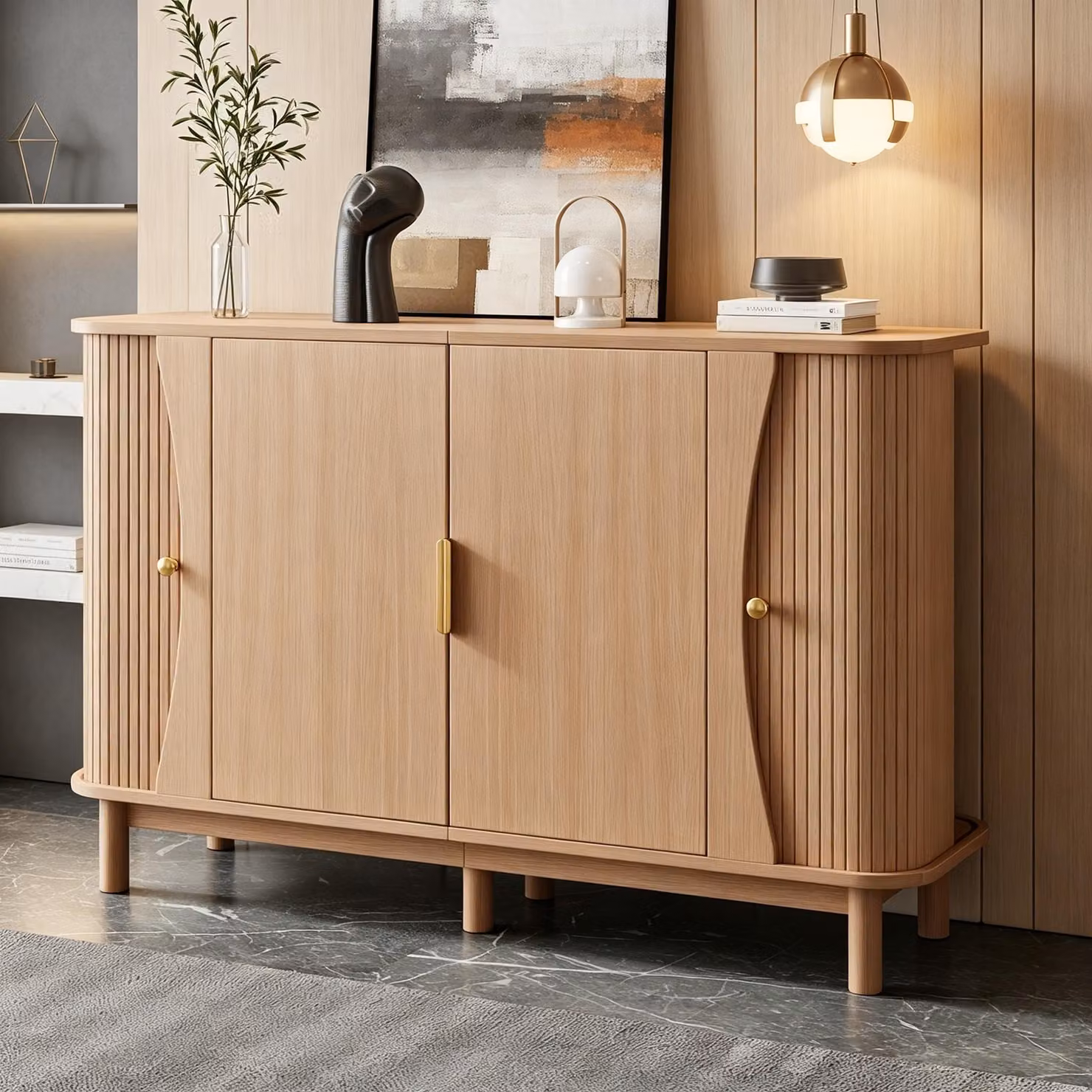 Comò con 2 ante scorrevoli, bordi curvi e realizzato in legno naturale.