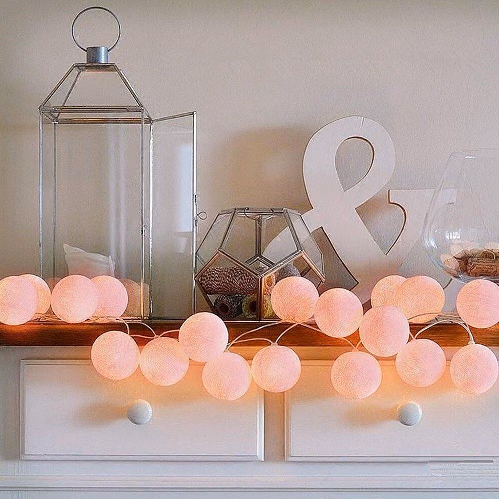 Catena luminosa a LED con 20 palline di cotone, luce bianco caldo, lunghezza 3,3 metri, colore rosa