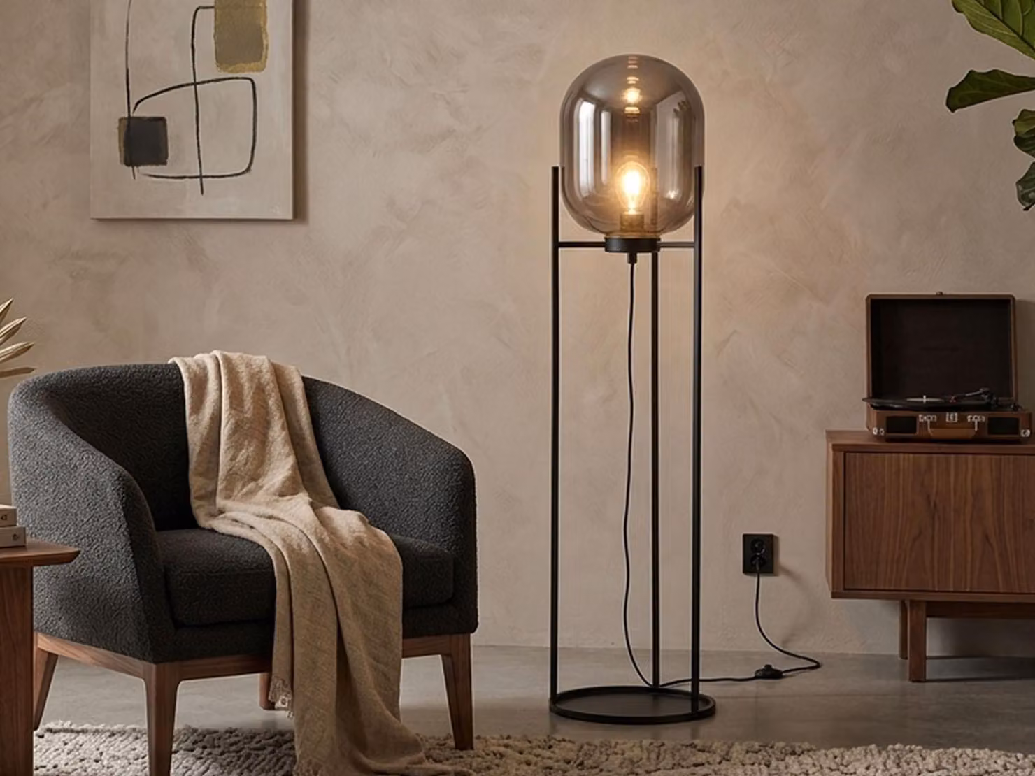 Piccola lampada da terra con base in metallo, paralume ovale in vetro fumé e LED dimmerabile, altezza 110 cm