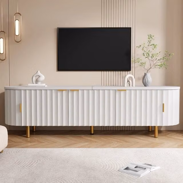 Desviae Mobile porta TV con 5 ante in MDF bianco frontali scanalati lati arrotondati piedi e maniglie in ferro 170 × 40 × 47 cm