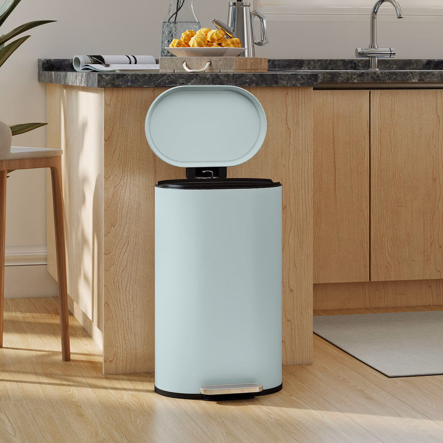 Pattumiera da cucina HOMCOM a pedale con coperchio soft-close e finitura anti-impronta, verde, 30 L – 2