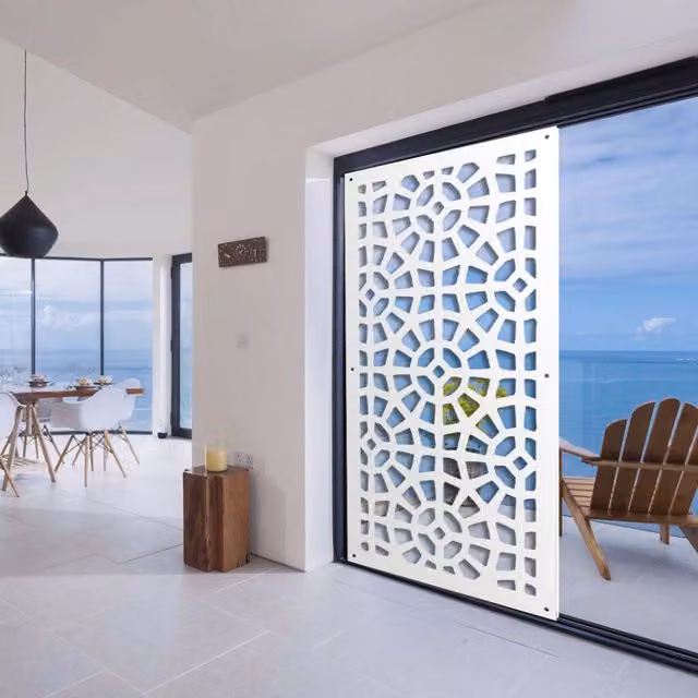 Pannello parasole traforato Signorbit in PVC bianco con design geometrico moderno L: 98 cm, H: 198 cm