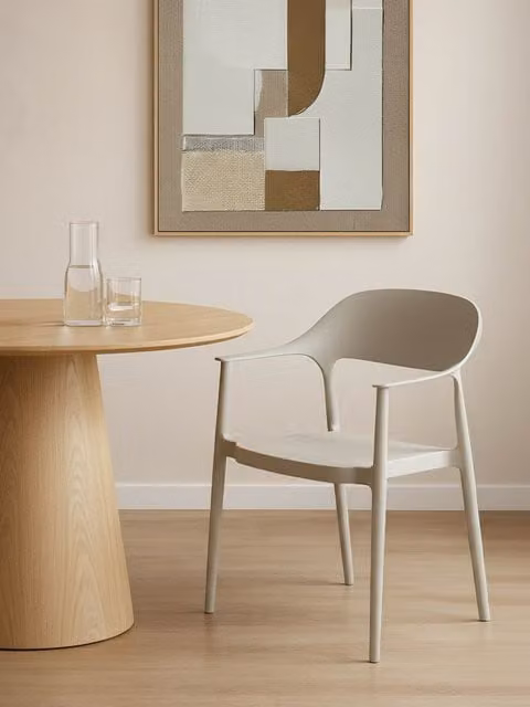 Sedia Brunel Kenay Home in polipropilene beige impilabile con braccioli