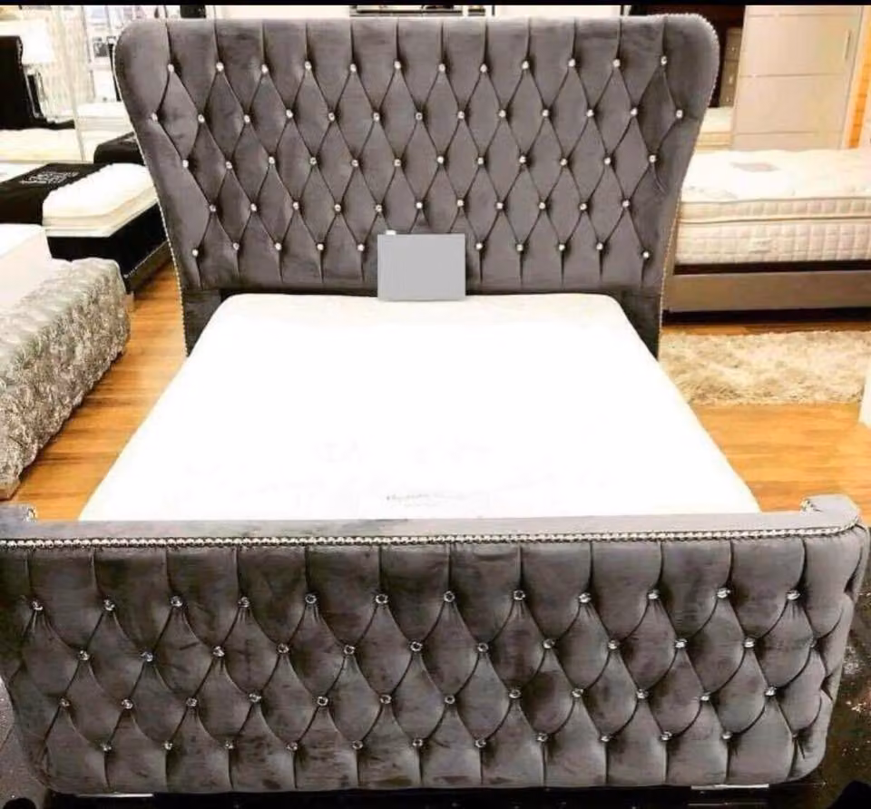 Chesterfield Hotel Doppel Leder Bett Schlafzimmer Polster Luxus Betten 200x200cm