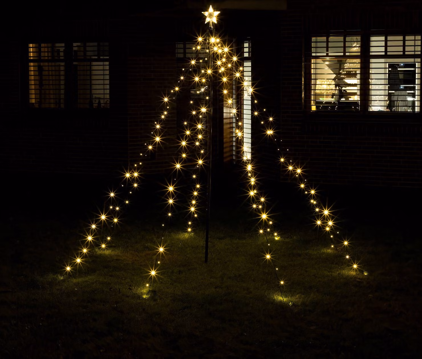 2.02 Albero luminoso con 400 LED - per uso esterno - Piramide di luci