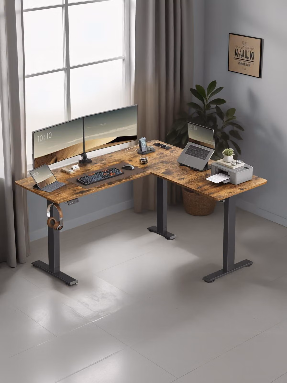 Scrivania angolare regolabile in altezza elettricamente, con base di ricarica | Marrone e nero | 160x140x72-120 cm
