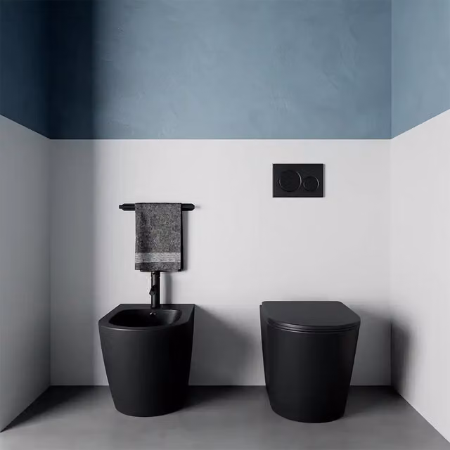 Sanitari filomuro in ceramica rimless nero opaco: vaso, bidet e copriwc soft-close | Vienna