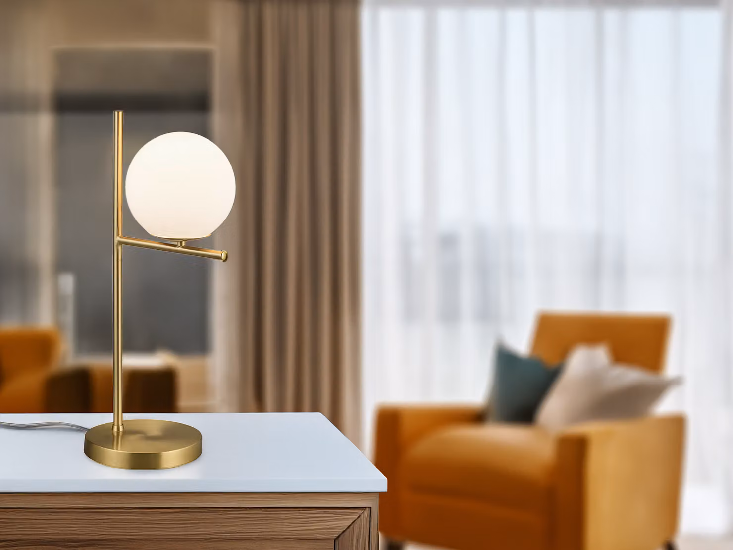 Lampada da comodino LED di design con paralume in ottone e sfera di vetro bianca per la camera da letto