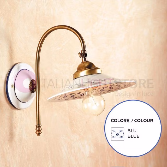 Applique da parete Fiesole di Ceramiche Borso in ceramica e ottone con decori blu e finitura rustica country