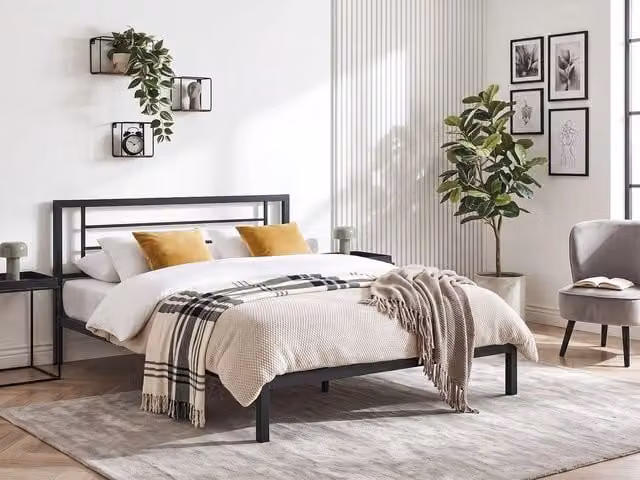 Struttura del letto in metallo Nero 180 x 200 cm doghe in legno massello minimalista industriale