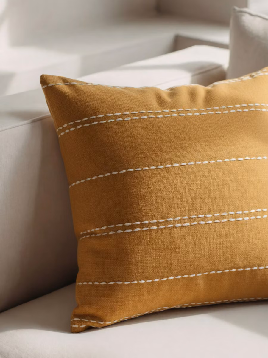 Set di 2 cuscini quadrati Sia color giallo cammello in cotone Kenay Home L/P: 45 x 45 cm – 2