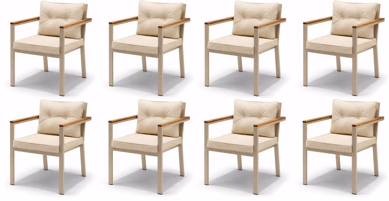 Sedia color beige, stile moderno, morbida imbottitura della seduta, braccioli in legno, nuova