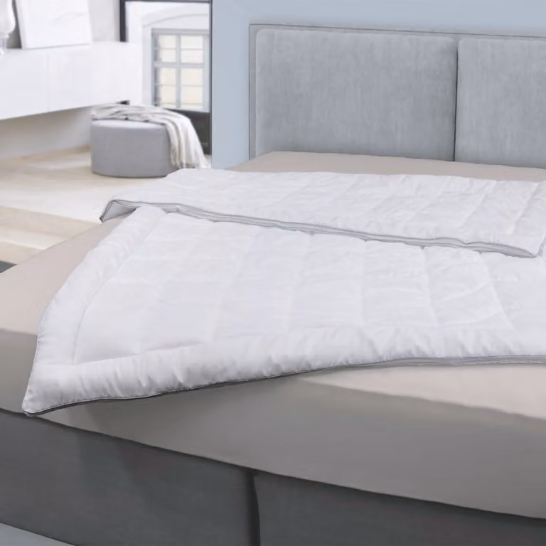Piumino 135x200 cm, trapunta estiva – leggera trapunta estiva con rete traspirante – adatta a chi soffre di allergie, traspirante, con imbottitura che ricorda la morbidezza della piuma
