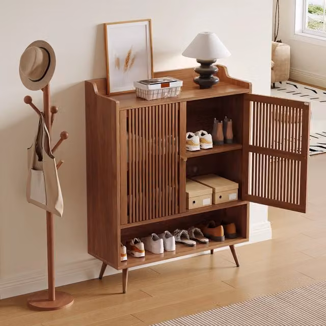 Armadio porta scarpe WISHDOR marrone con ante a battente e vano aperto, in legno e metallo, stile mid-century, L: 105 cm, H: 80 cm, P: 35 cm