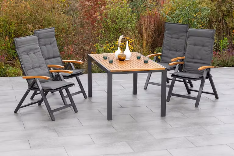 Set di mobili da giardino Merxx Tilos, 9 pezzi, 4 sedie pieghevoli con cuscini inclusi, tavolo allungabile 150/200 x 90 cm – alluminio/acacia