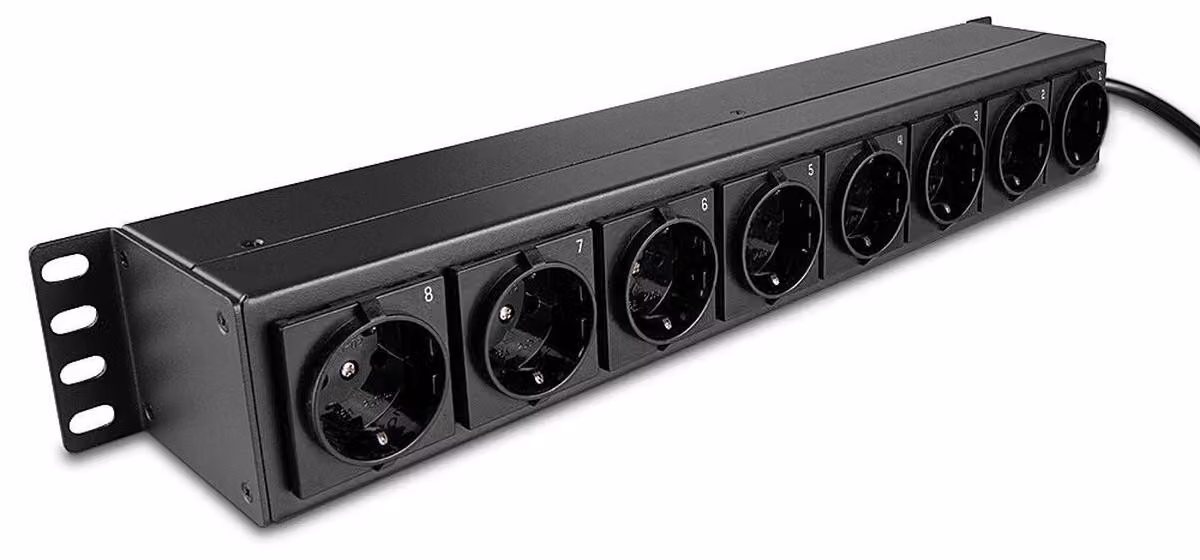 Lindy 73025 LINDY PDU a 8 vie per prese Schuko con interruttori