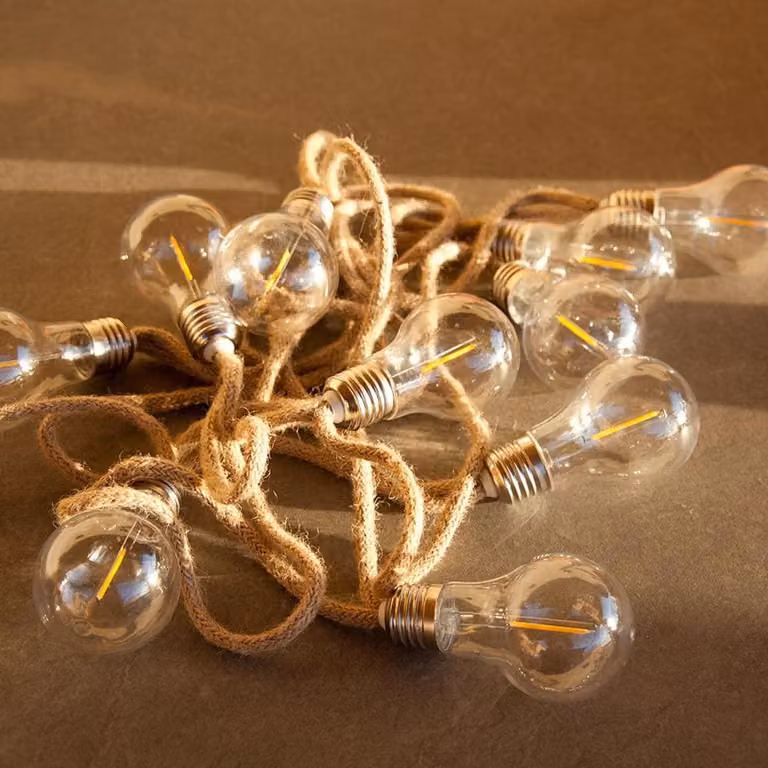 Catena luminosa a LED, 10 lampadine a luce calda, 7,70 metri, grado di protezione IP20