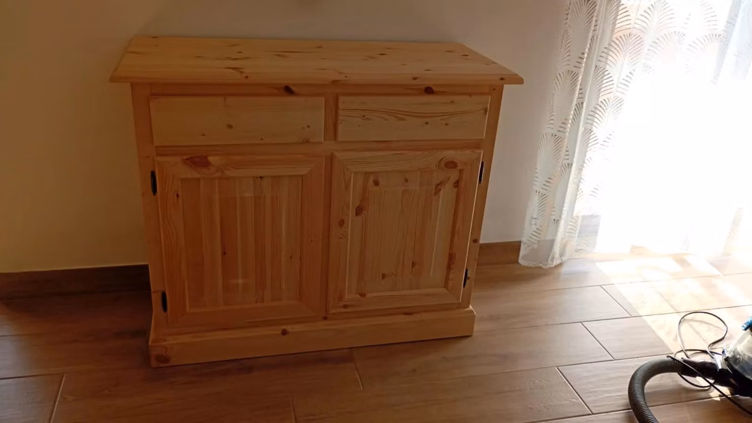 Credenza Mobili 2G in legno massello di pino grezzo con 2 porte e 2 cassetti, L: 105 cm, P: 42 cm, H: 85 cm – 2