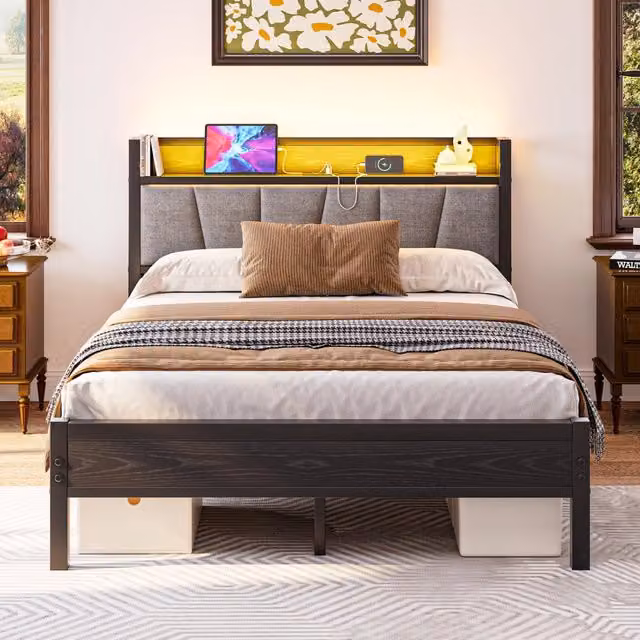 Letto moderno KOMHTOM in tessuto e materiali misti con porta USB, ripiani laterali e illuminazione sottostante, grigio e nero, L/P: 140 x 190 cm – 1