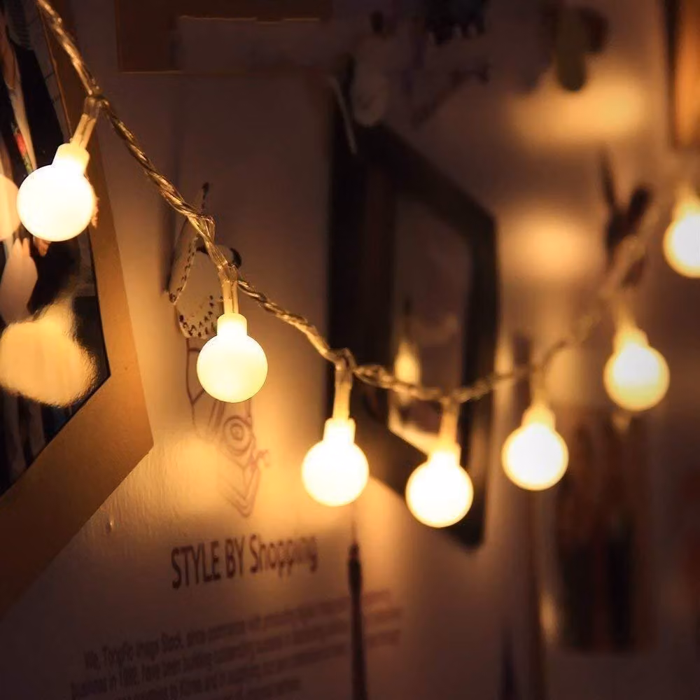 Catena luminosa a LED, 5 metri, 50 luci a forma di sfera, luce bianca calda, grado di protezione IP44