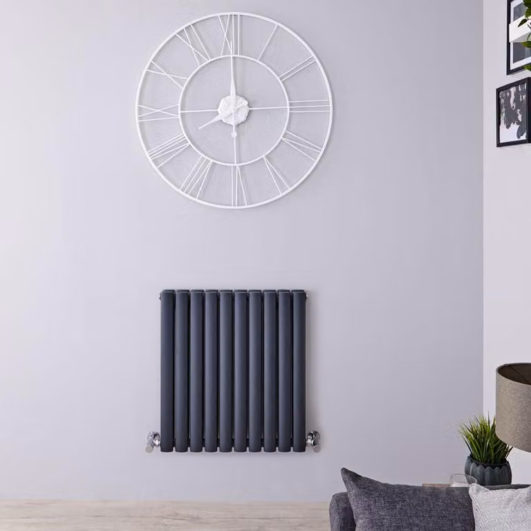 Radiatore Orizzontale Antracite 740W 635x590mm - Compatto - Design Moderno - Alta Resa - Revive